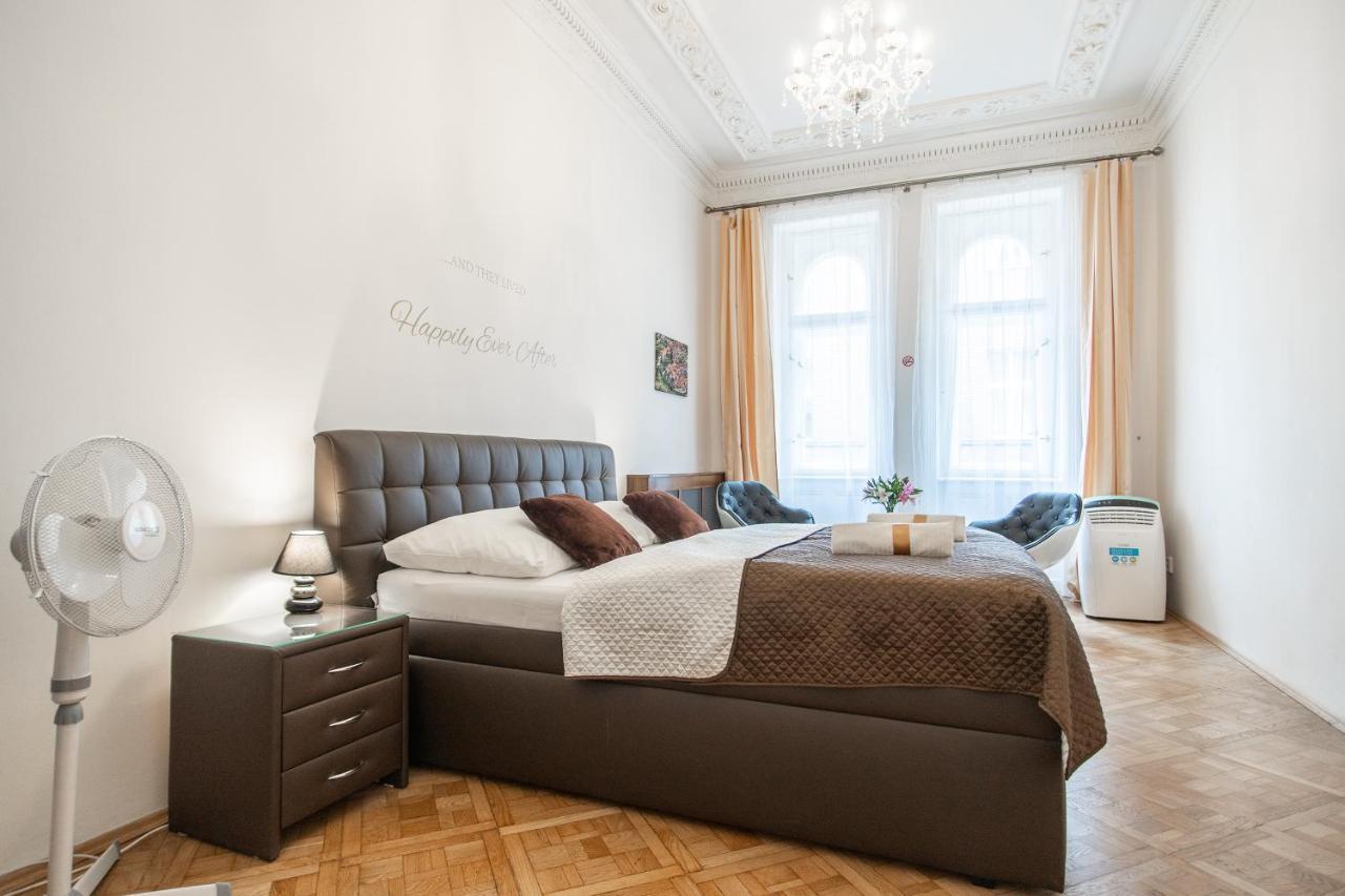 Prague Palace - Wenceslas Square Extérieur photo